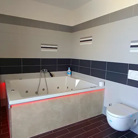 Veliki Barbara S Jacuzzijem Za Dvoje- Crikvenica Rijeka Appartamento Hreljin