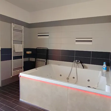 Veliki Barbara S Jacuzzijem Za Dvoje- Rijeka * Hreljin